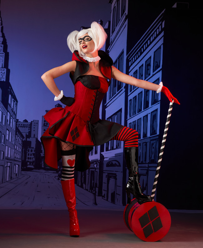 Harley Quinn Cosplay, Posing with Mallet